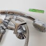 Тринити смеситель для ванны/душа двуручковый, настенный, с керамическим переключателем, трубчатый поворотный излив 250мм, лейка 70мм, держатель, шланг 1500мм, хром VIDIMA Trinity BA261AA Тринити смеситель для ванны/душа двуручковый, настенный, с керамическим переключателем, трубчатый поворотный излив 250мм, лейка 70мм, держатель, шланг 1500мм, хром VIDIMA Trinity BA261AA